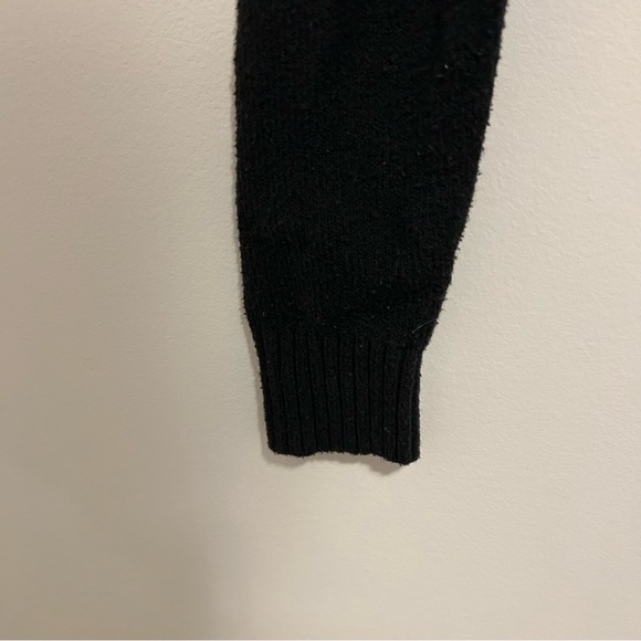 HOLLISTER CROPPED BLACK SWEATER WITH WHITE STRIPE SIZE US XS - Picture 6 of 10